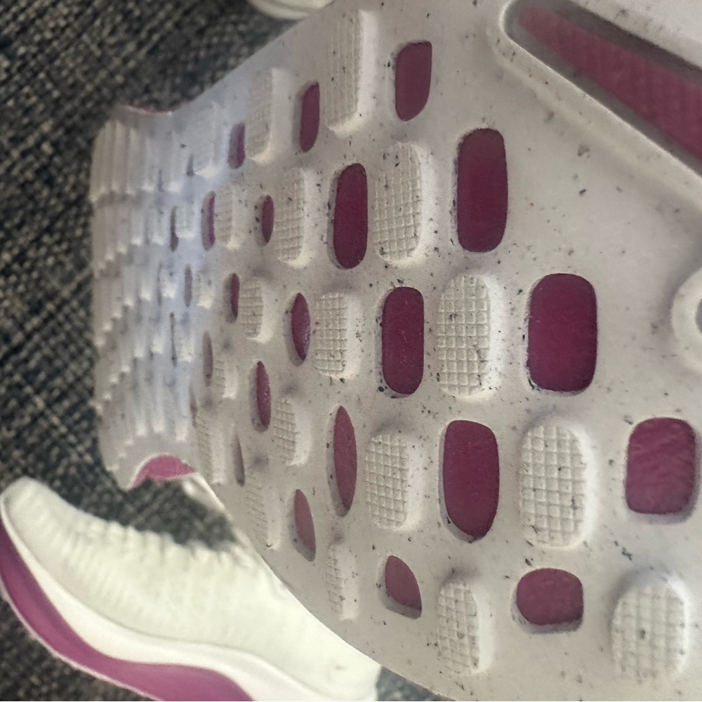 Nike Women's White and Purple Sneakers - Picture 9 of 12